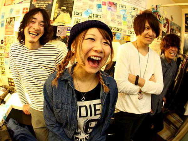 Amelie「手のなるほうへ、光のほうへ」Release Tour 2015